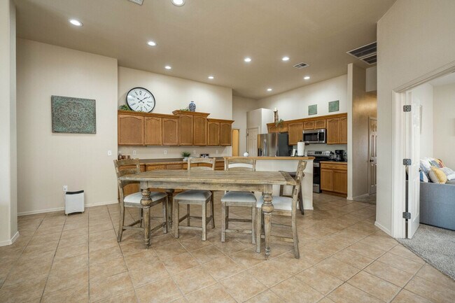 Building Photo - 2711 Sunrise Point Rd