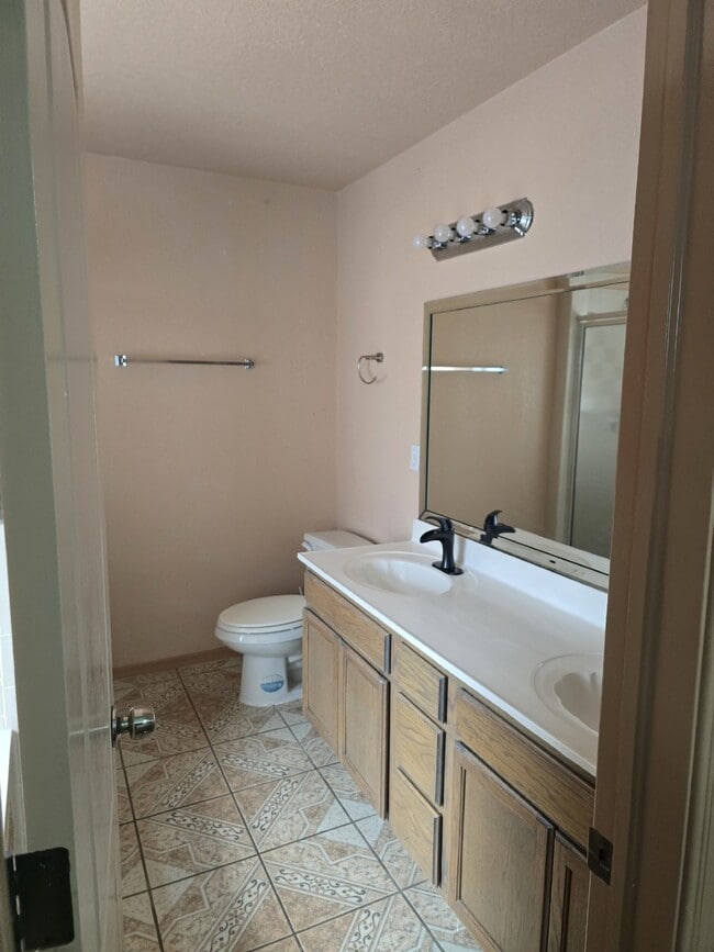 Building Photo - 3213 Tierra Ave Pl