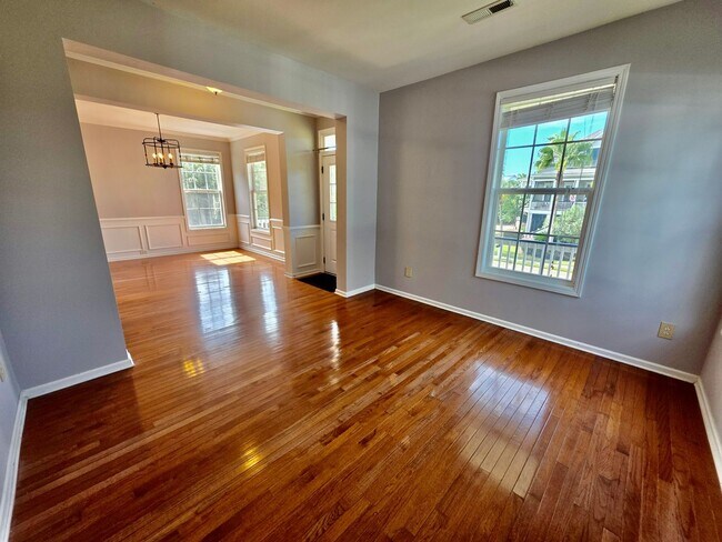 Building Photo - Elevated Four Bedroom in Rivertowne Countr...