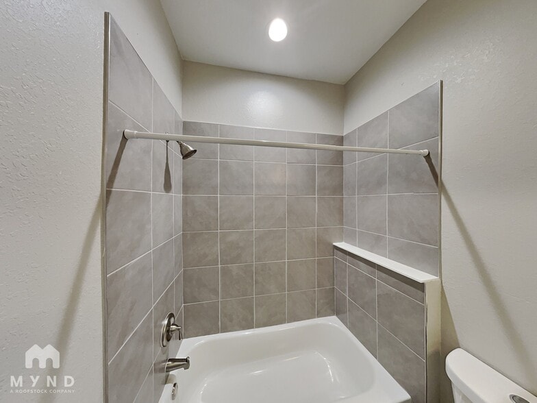 Building Photo - 7465 Blutter Rd