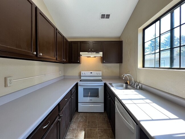 Building Photo - Two Bedroom Napa Condo