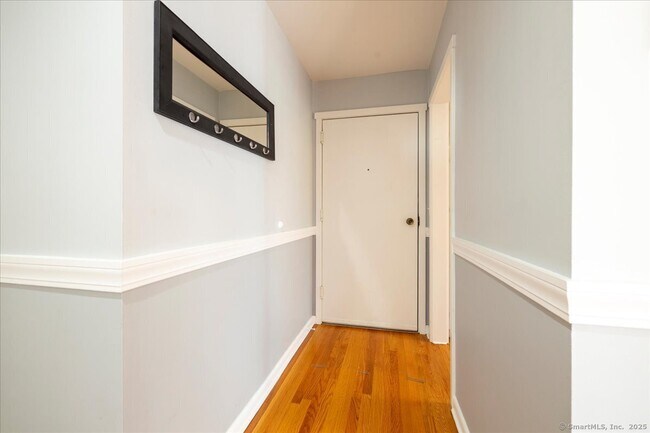 Building Photo - 114 Heritage Vlg