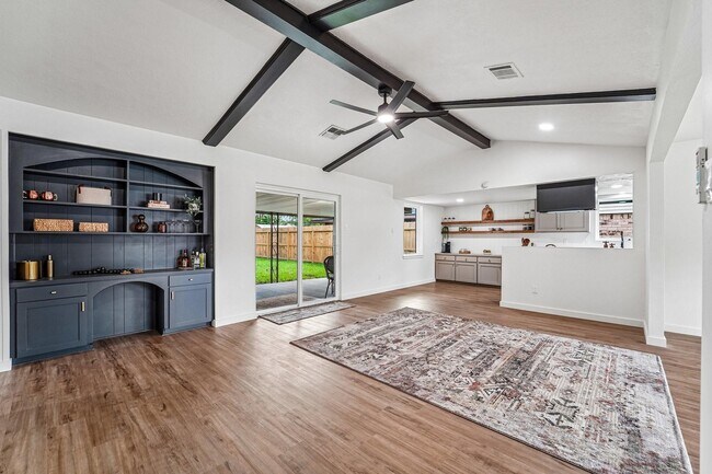 Building Photo - 2801 Coy Dr