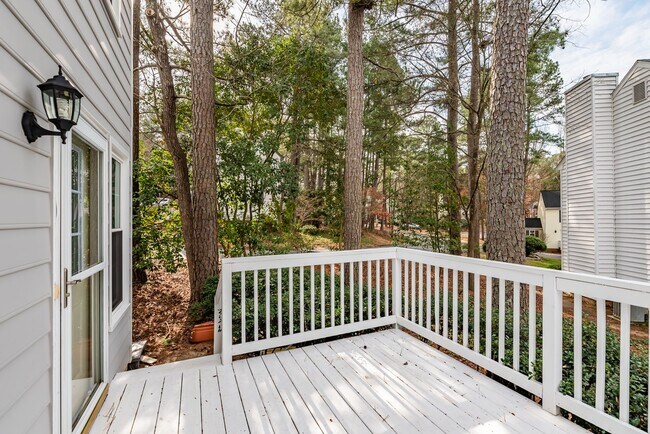 Building Photo - Woodcroft Wonderful!