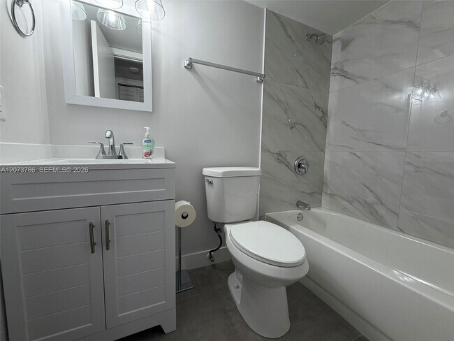 Building Photo - 1360 W 41st St