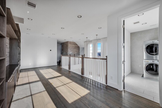 Building Photo - 9623 Towne Lake Pkwy