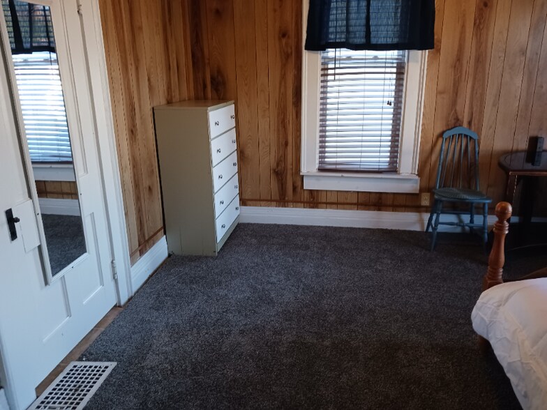 Building Photo - 721 W Main St