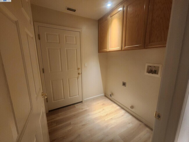 Building Photo - 1536 Corte Reina Common