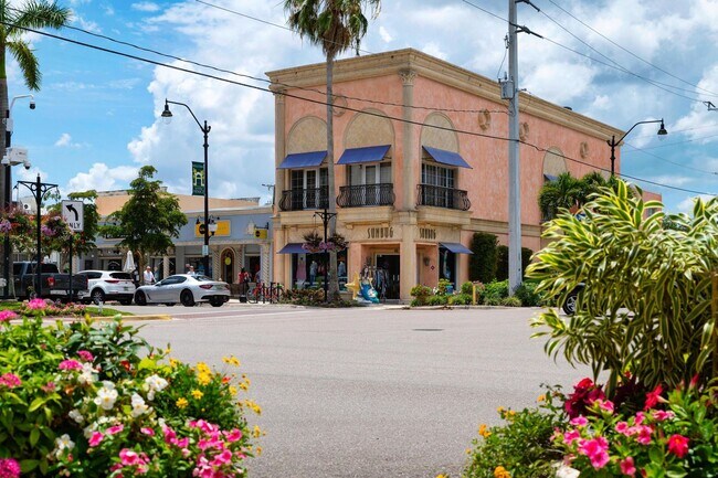 Building Photo - GORGEOUS FULLY RENOVATED 2ND FLOOR 2 BEDRO...