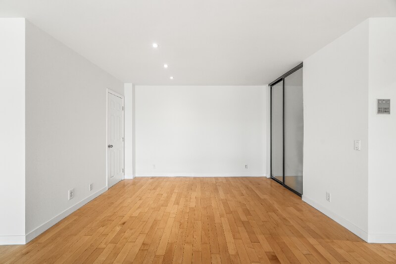 Building Photo - 10747 Wilshire Blvd