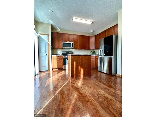 Building Photo - 1760 Riverside Dr