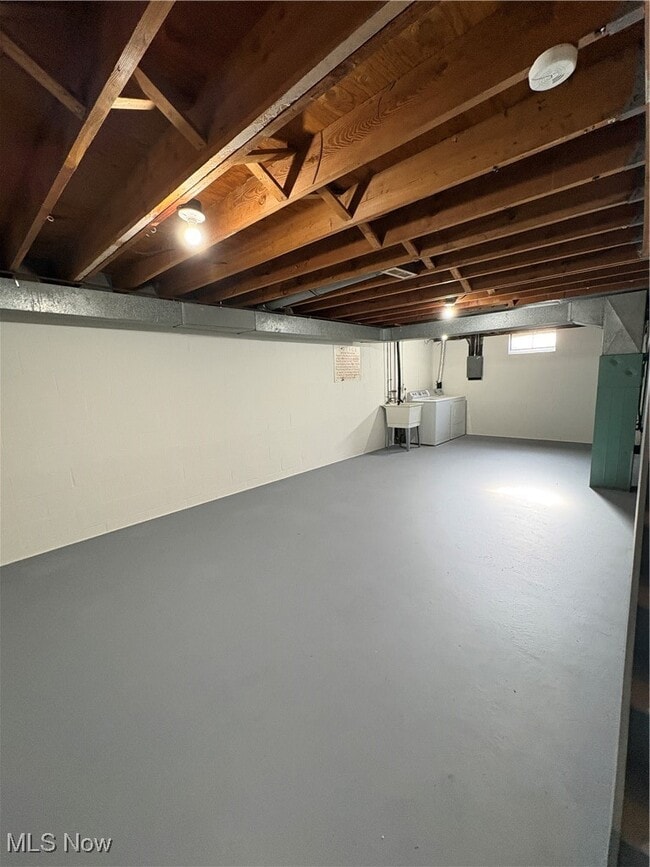 Building Photo - 2358 Echo Valley Dr