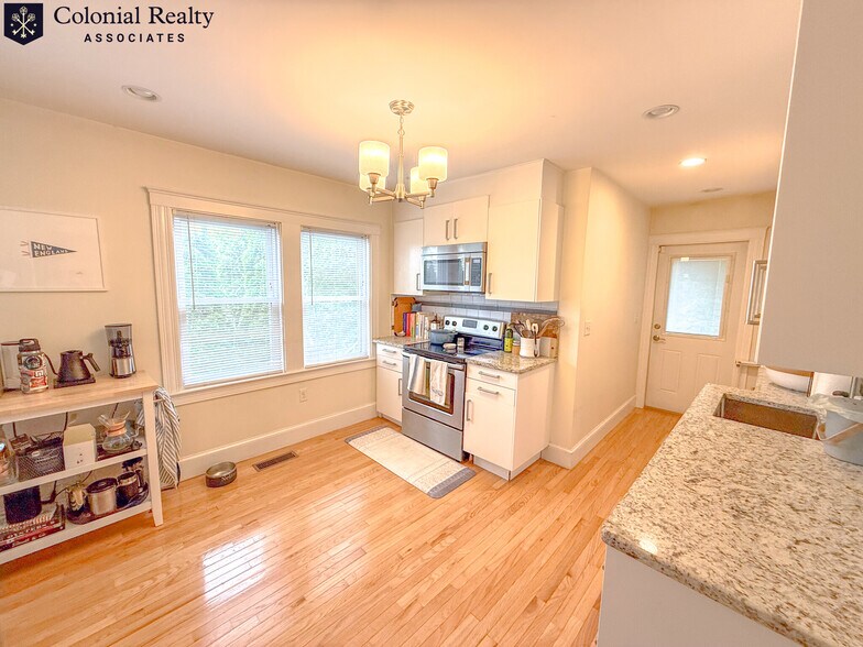 Building Photo - 81 Putnam St