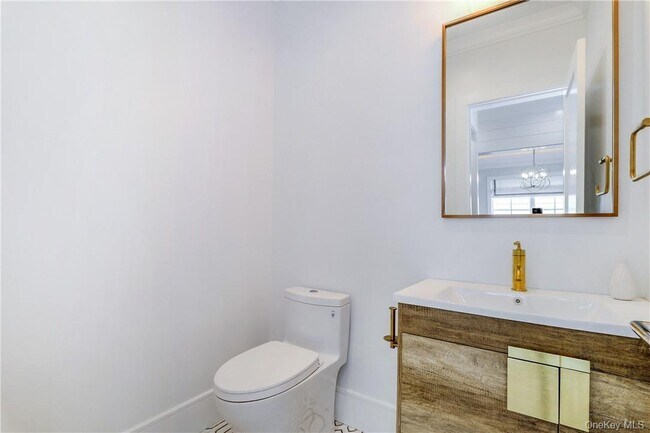 Building Photo - 184 Soundview Ave