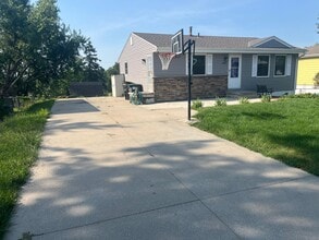 Building Photo - Grand Ave Mansion