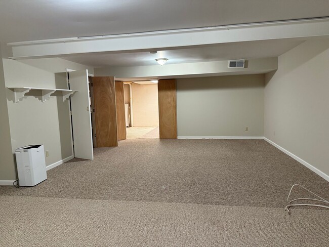 Building Photo - 2 Bedroom 2 Bathroom Townhome In Warwick T...