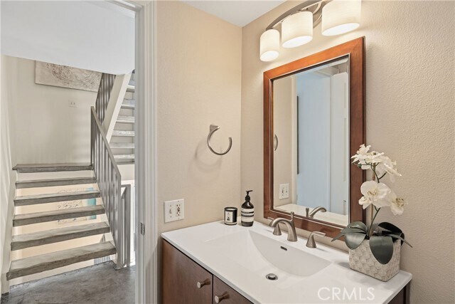 Building Photo - 1140 Manhattan Beach Blvd