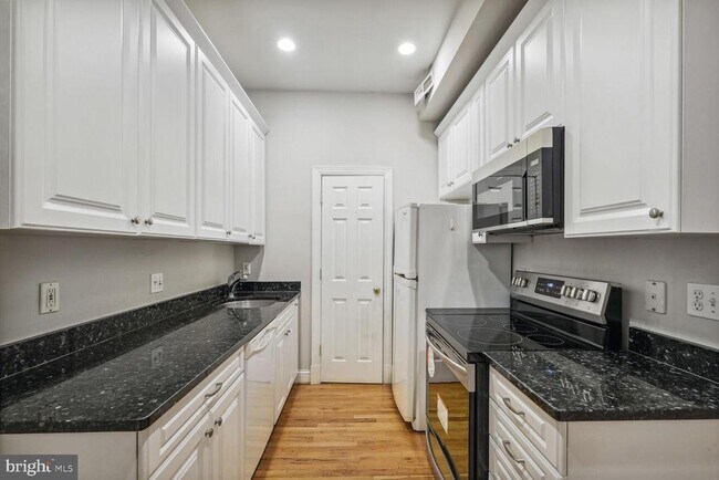 Building Photo - 1417 Chapin St NW