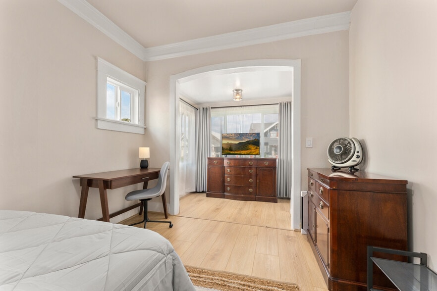 Bedroom A - 1118 W 47th St