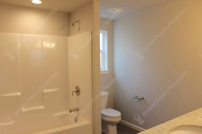 Building Photo - Newer single-level 3 BR home in NW Redmond with fenced backyard and RV parking