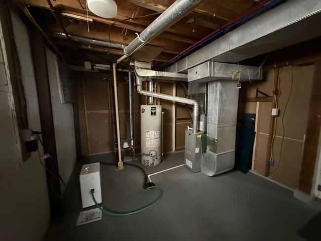 Building Photo - 3 Bedroom Home