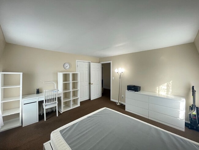 Building Photo - 60-62 Broadway