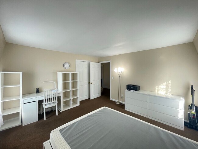 Building Photo - 60 Broadway