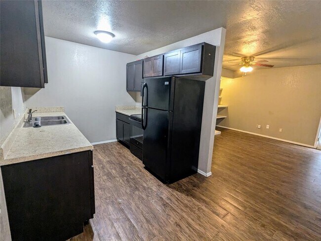 Building Photo - 1411 Concord Dr