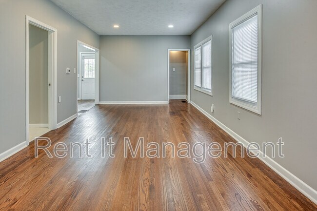 Building Photo - 1823 S 60th St