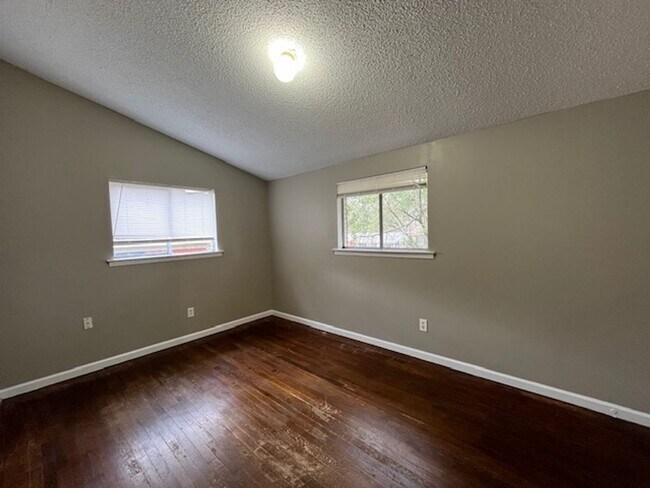 Building Photo - Renovated 3 Bedroom 1 Bath Home for Rent!