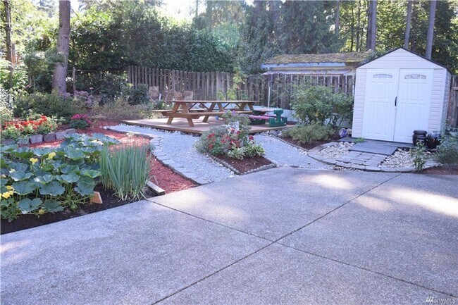 Building Photo - Charming 4 Bed 2 Bath Rambler in Sought After Neighborhood-Sammamish