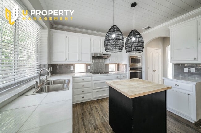 Building Photo - Beautiful two-story home in Flower Mound