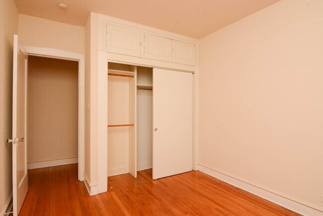 Building Photo - 1324 Oak Ave