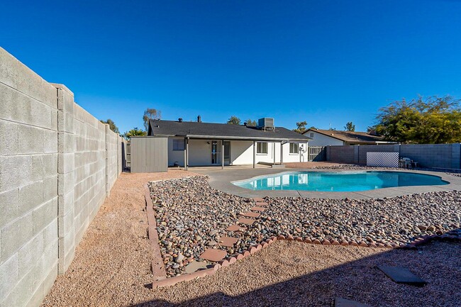 Building Photo - Charming Tempe home with a pool!