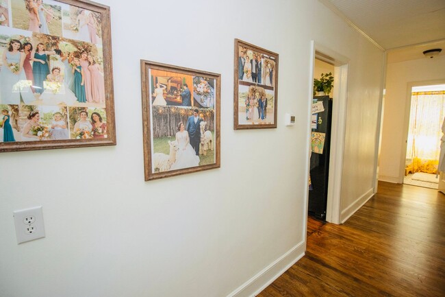 Building Photo - Adorable 3BR Rosewood Rental with Dreamy P...