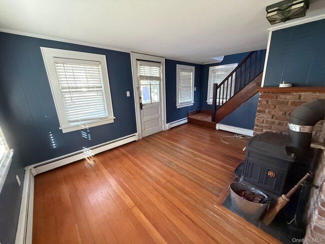 Building Photo - 182 Maple Hill Rd