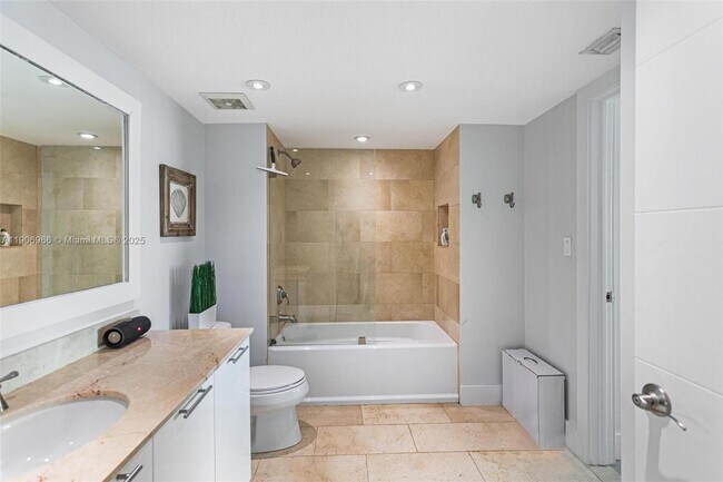 Building Photo - 1800 N Bayshore Dr