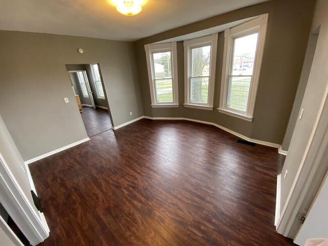 Building Photo - 2273 Mayville