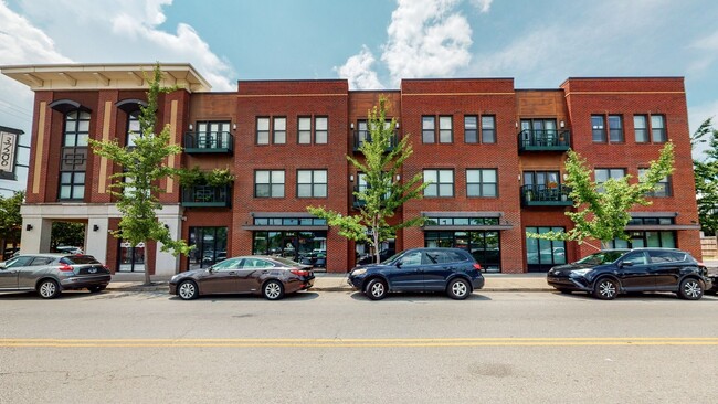 Building Photo - Amazing East Nashville 2 Bed/ 2 Bath Condo...