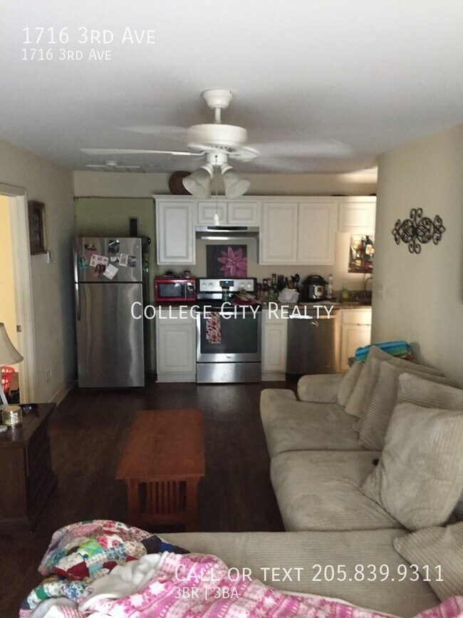 Building Photo - 1716 3rd Ave