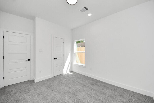 Building Photo - 8106 Locksley Rd