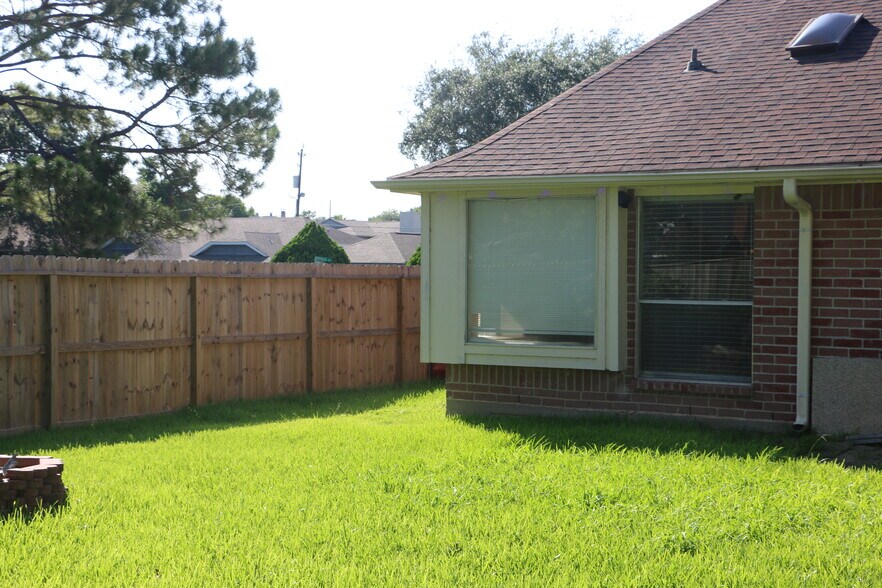 Building Photo - 446 Richvale Ln