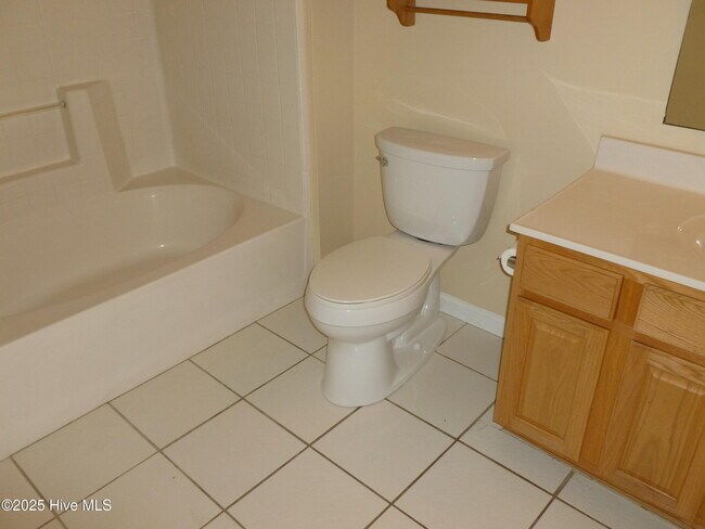 Building Photo - 302 Carlisle Ct