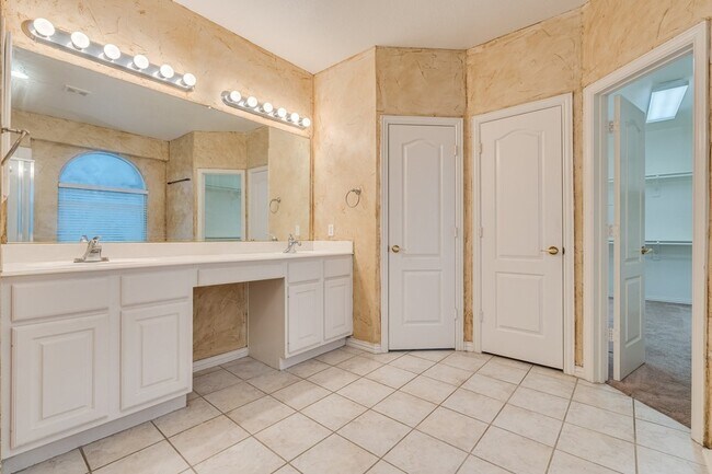 Building Photo - 3829 Bonita Dr