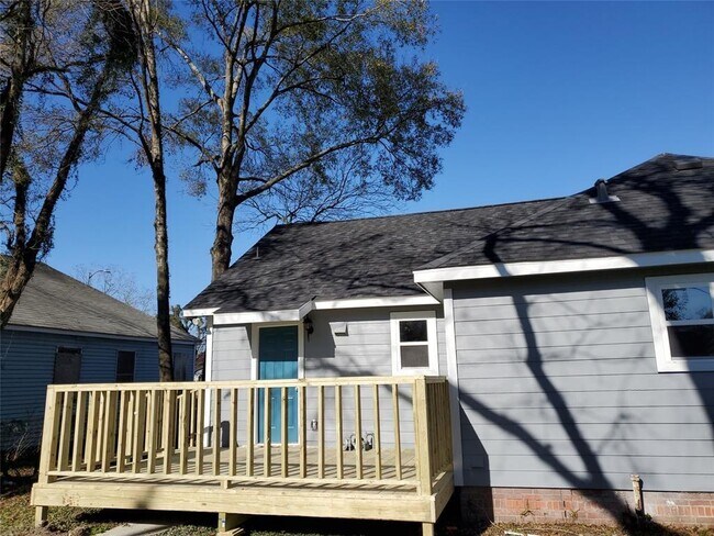 Building Photo - 4514 Willowbrook Blvd