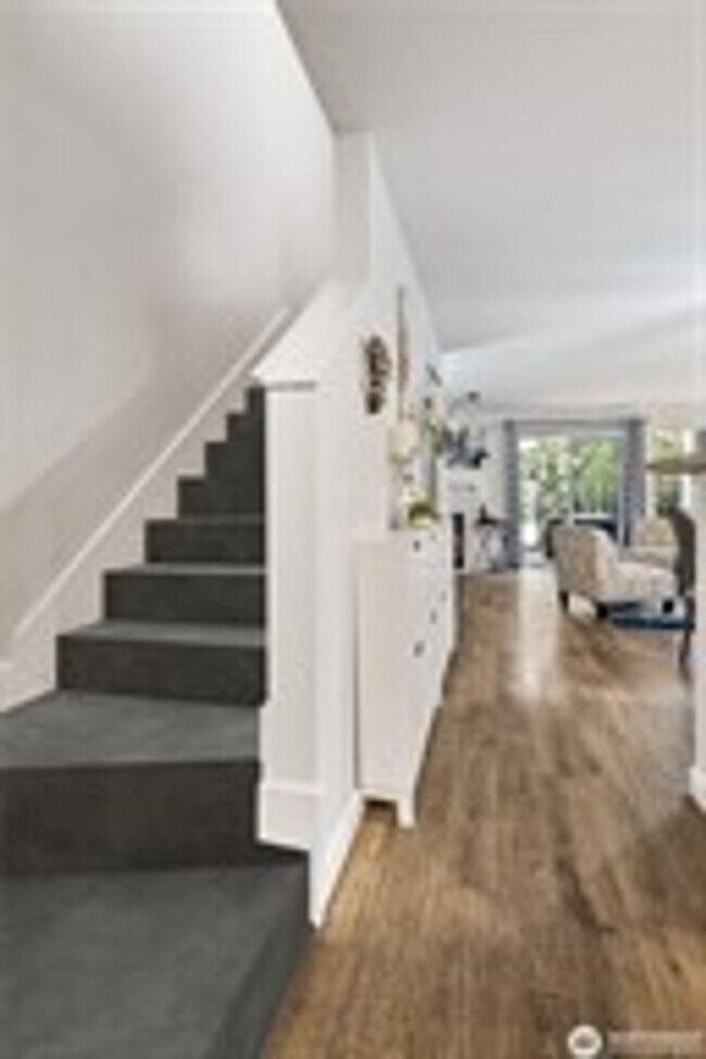Building Photo - 2Bd/2.5Ba Kent Condo