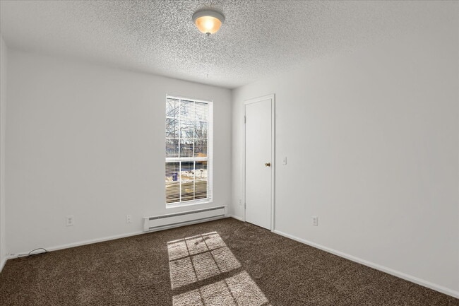 Primary Photo - Aurora Single Family Home - 4 Bedroom (16AR)