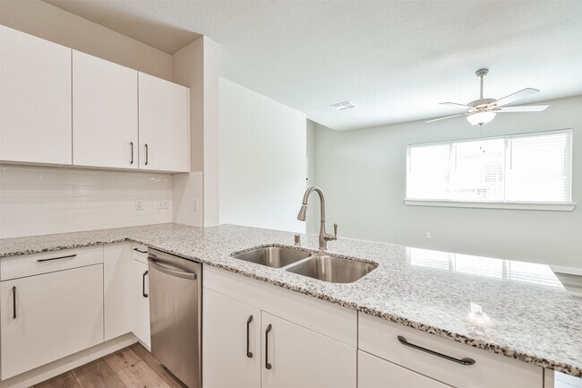 Building Photo - 25129 Pacific Wren Dr