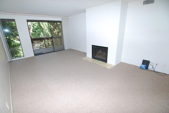 Building Photo - Resort-Style 2BD/2BA w/ Pool, Tennis Courts & 2 Parking Spaces