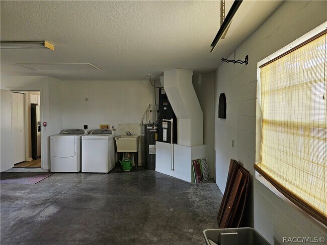 Building Photo - 2137 N Brentwood Cir